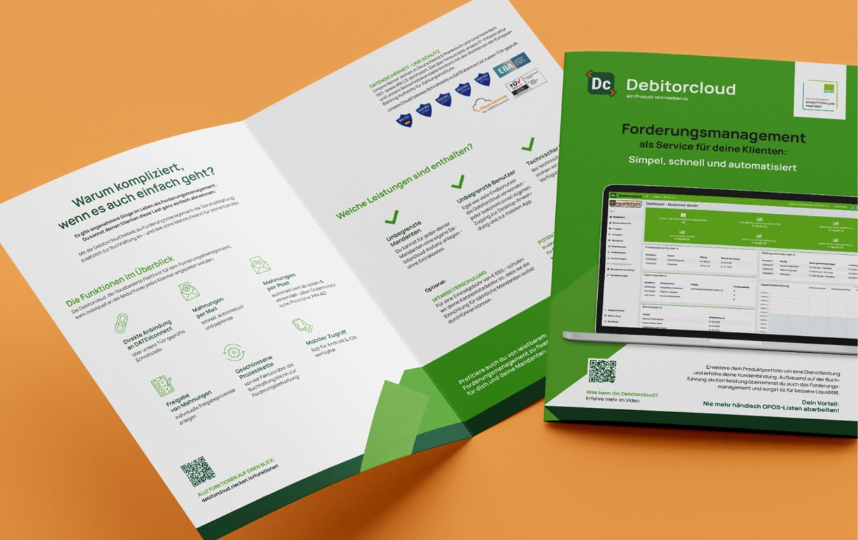 aufgeschlagener Folder mit Informationen zum Leistungsspektrum von Debitorcloud